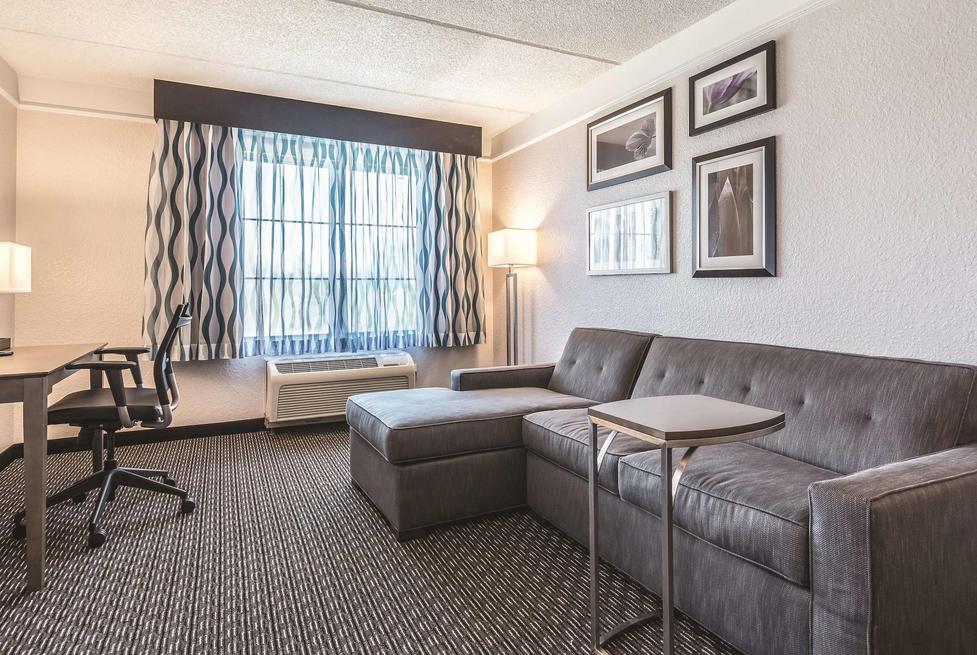 La Quinta By Wyndham Orlando Лейк Мери Екстериор снимка