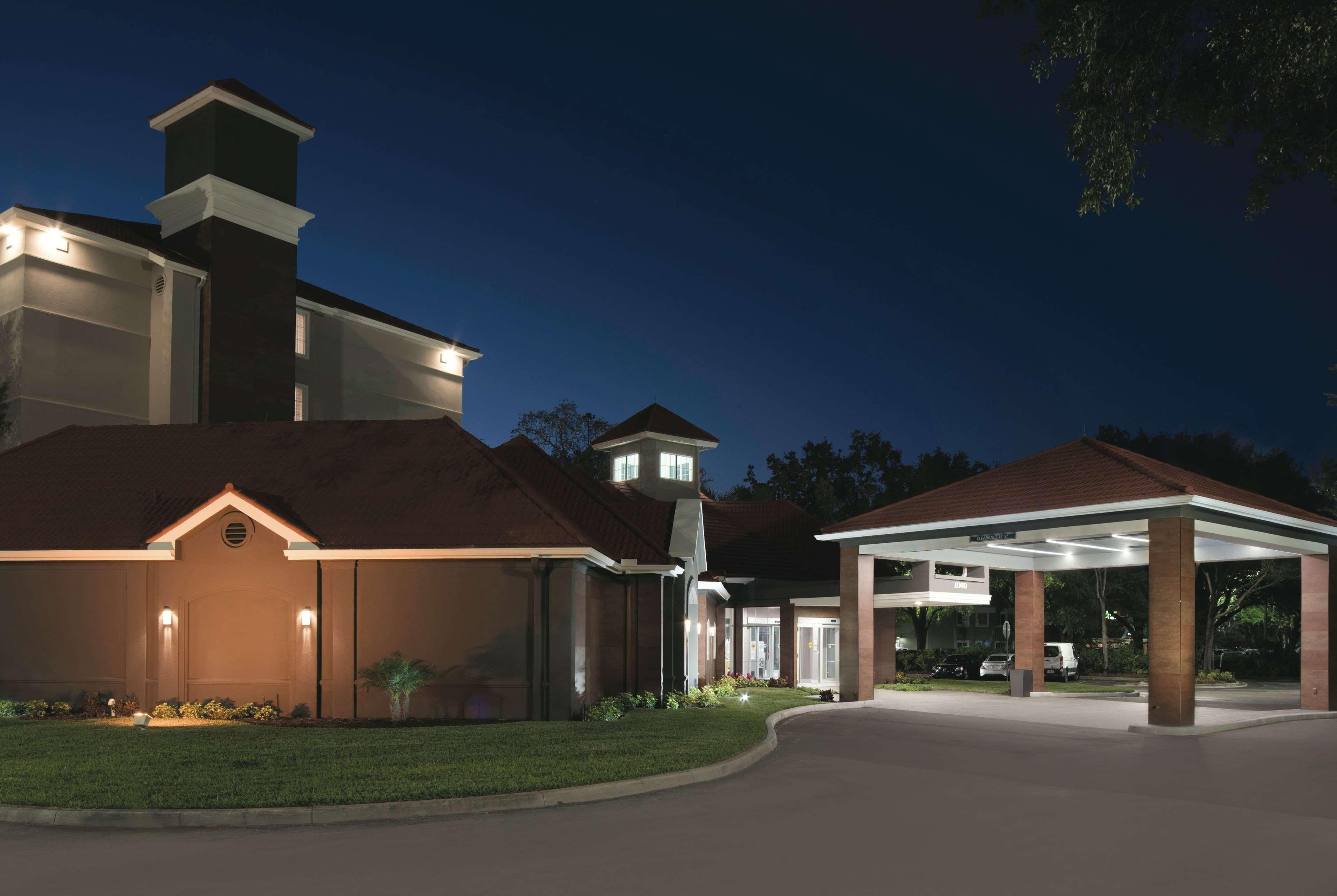 La Quinta By Wyndham Orlando Лейк Мери Екстериор снимка